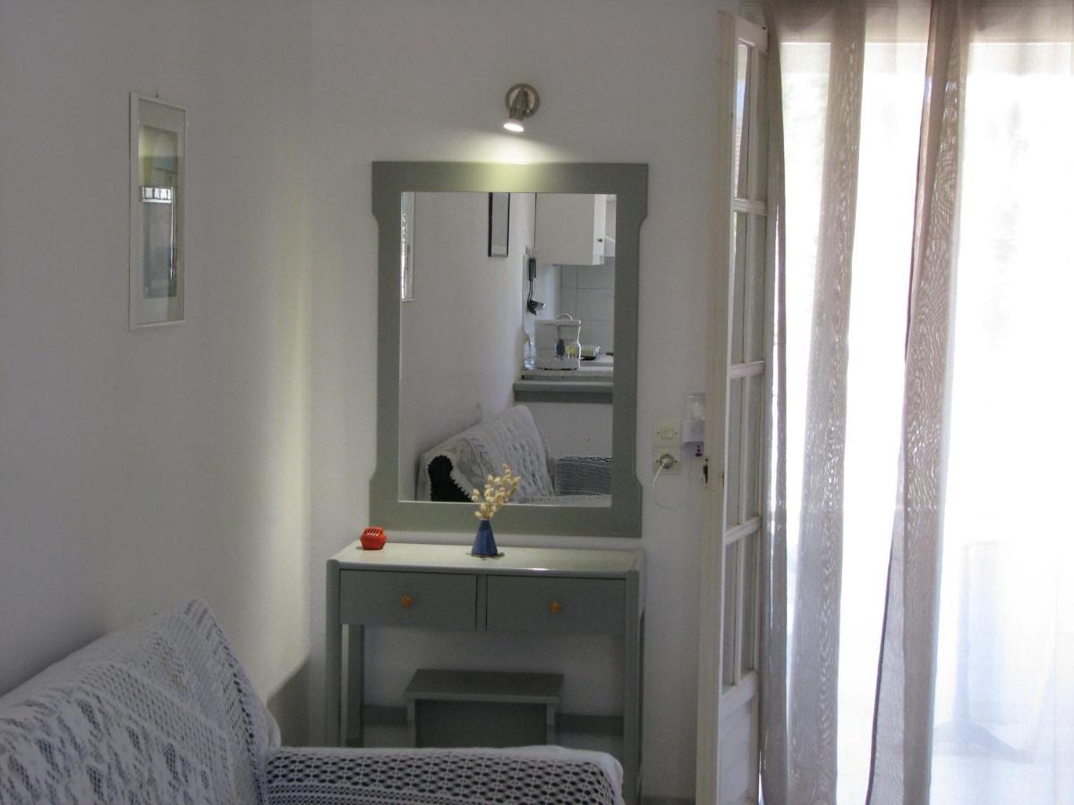 Dolphin Apt & Studios -Next To The Beach 로다 외부 사진