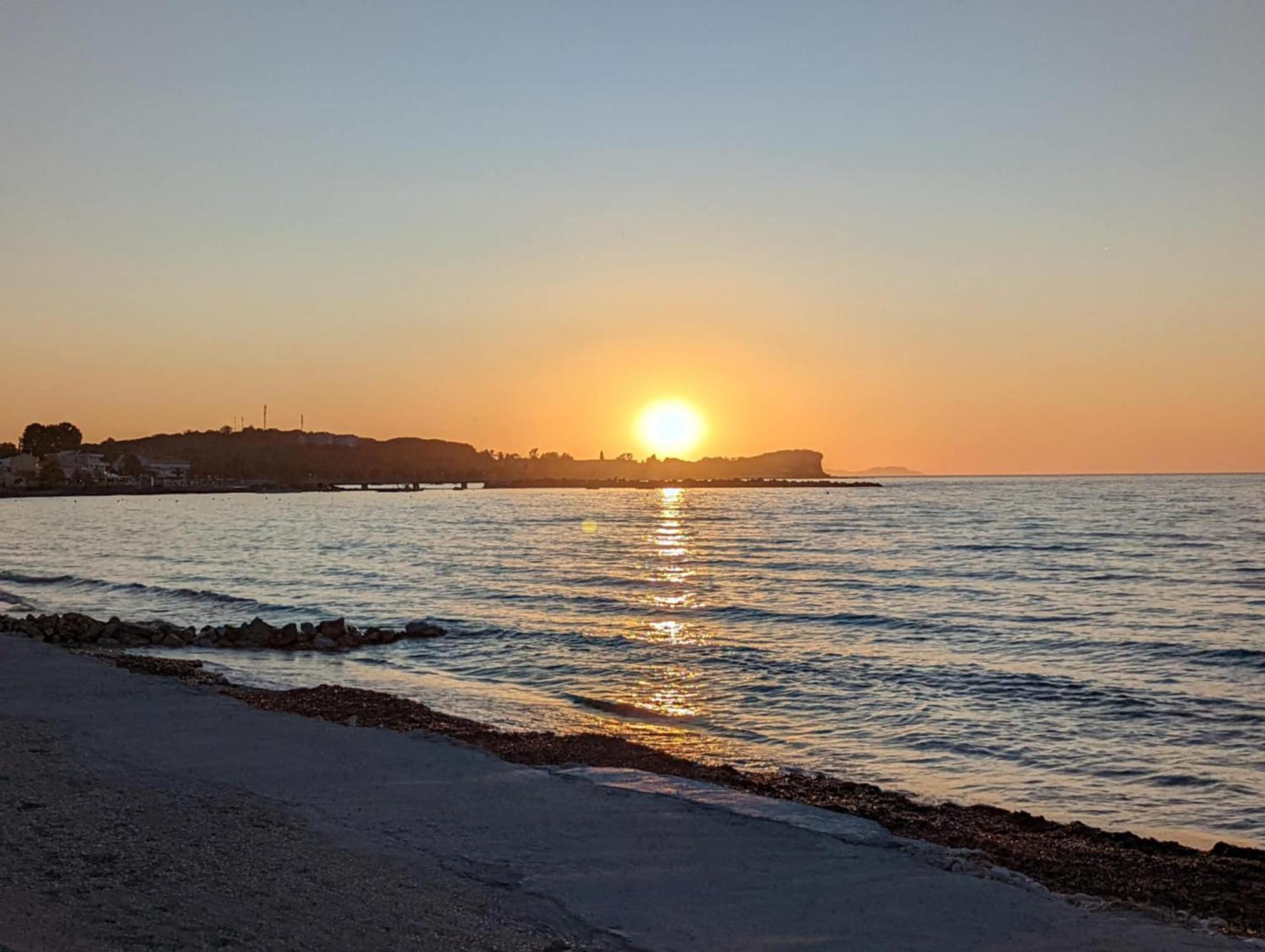 Dolphin Apt & Studios -Next To The Beach 로다 외부 사진